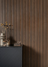 Pannelli decorativi 3D effetto legno rovere a lamelle doghe, boiserie per rivestimento pareti da interno| MEDIO - Rovere Scuro | Lunghezza 2,7 metri o 2 metri | Pannelli acustici componibili in duropolimero